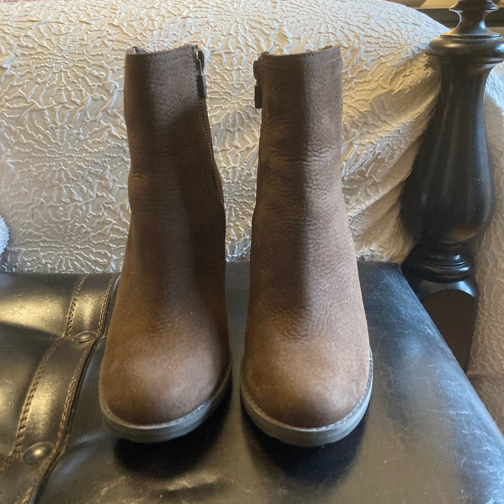 TIMBERLAND BROWN LEATHER HEELED ANKLE BOOT